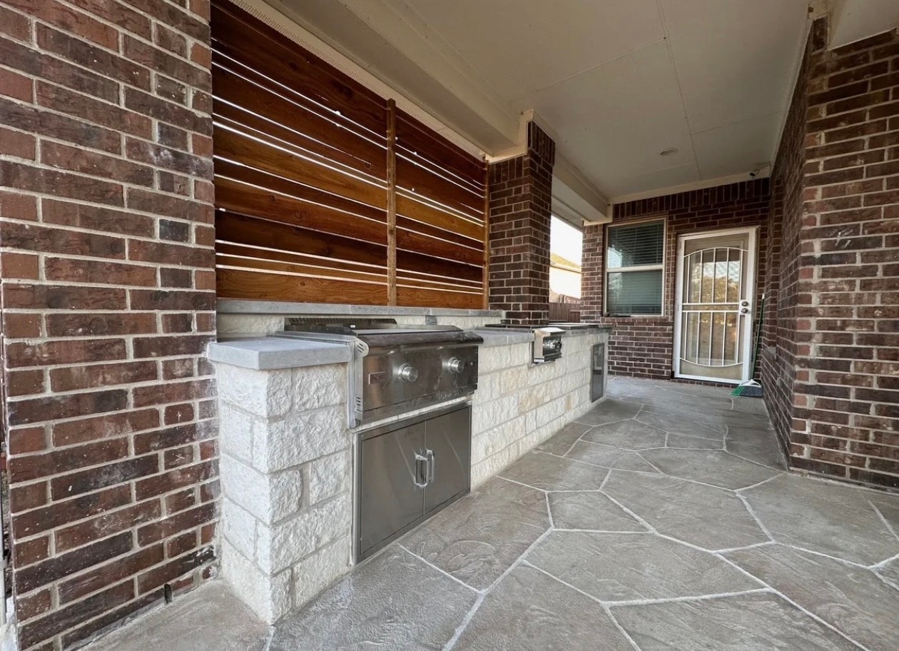 Covered Patio Kitchen with Flagstone